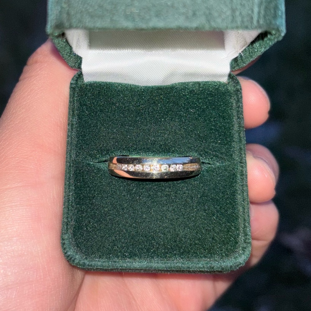 Diamond 10K gold ring
